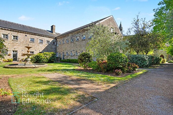 2 Bedroom Flat For Sale In Queens House, Fennel Close, Maidstone, ME16