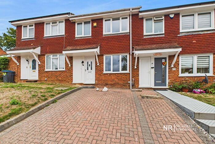 3 Bedroom Property To Rent In Drake Road, Chessington, Surrey., KT9