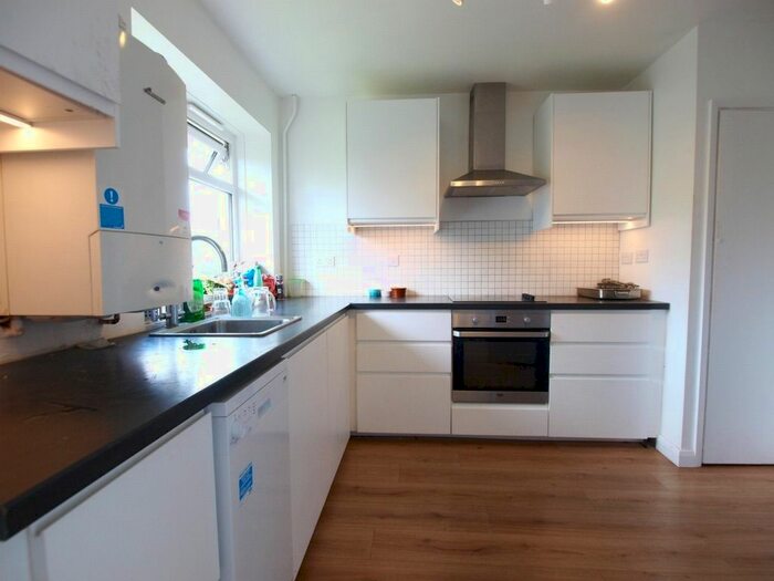 3 Bedroom Flat To Rent In Wightman Road, Haringey, N4