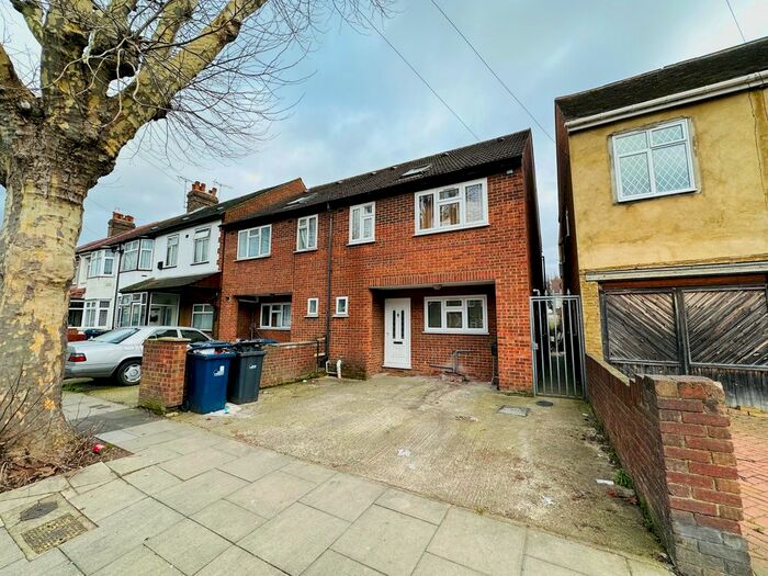 4 Bedroom Semi-Detached House To Rent In Ranelagh Road, Southall, UB1