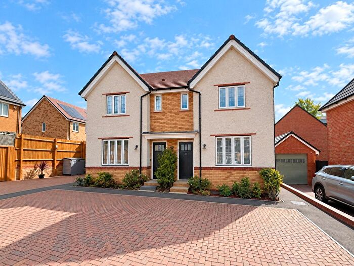 3 Bedroom Semi-Detached House For Sale In Carnoustie Road, Basingstoke, Hampshire, RG23