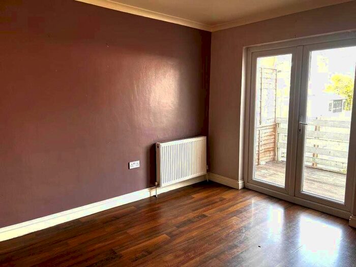 3 Bedroom Property To Rent In Bourne Road, Slough, SL1