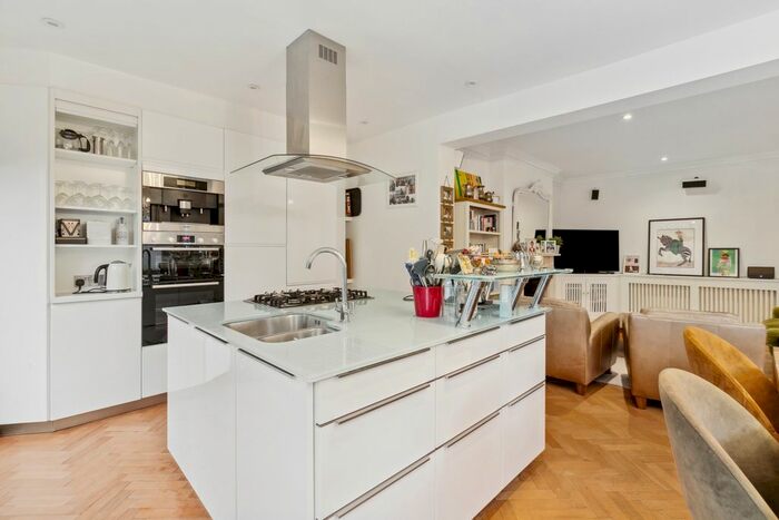 3 Bedroom Maisonette To Rent In Keswick Road, East Putney, SW15