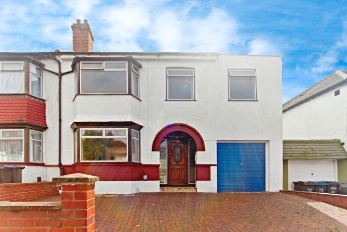 4 Bedroom Semi-Detached House For Sale In Florida Road, Thornton Heath, CR7