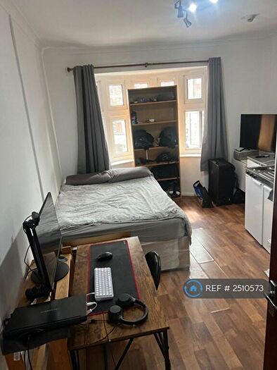 Studio To Rent In Finchley Lane, London, NW4