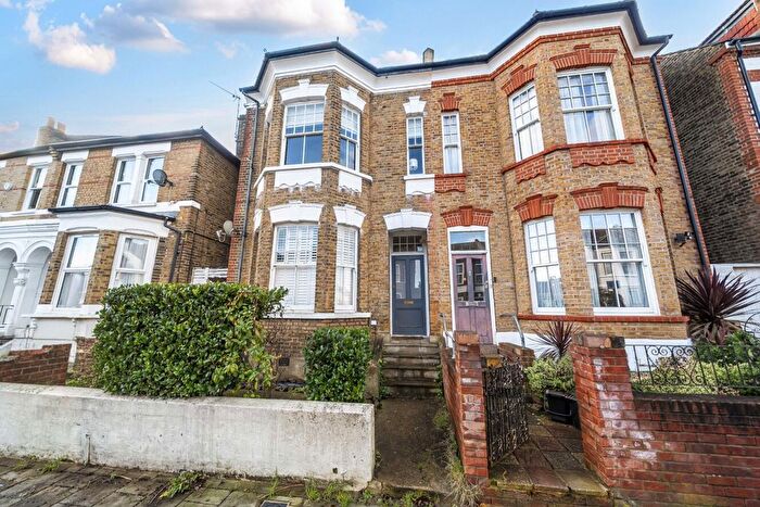 3 Bedroom Flat For Sale In Thurlestone Road, London, SE27