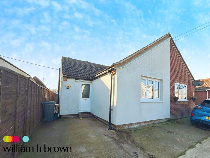 2 Bedroom Bungalow To Rent In Essex Avenue, Jaywick, Clacton-On-Sea, CO15