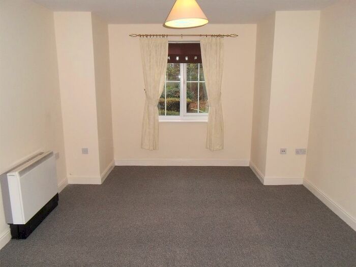 2 Bedroom Flat To Rent In Bellfield View, Bolton, BL1