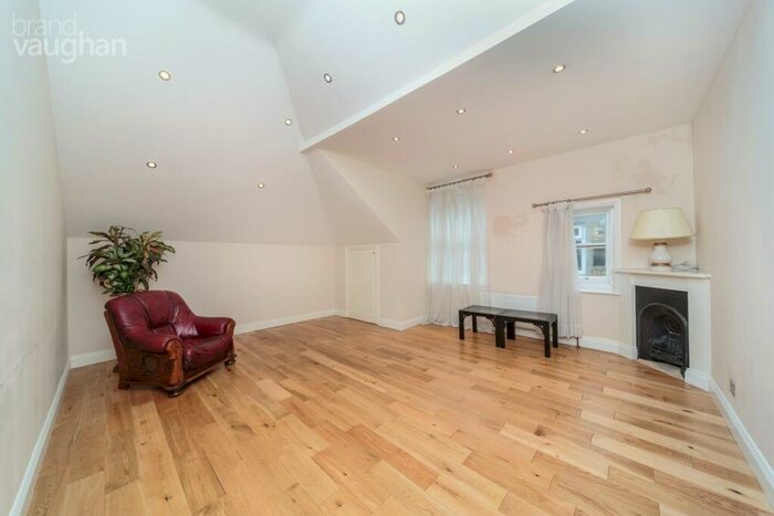 3 Bedroom Flat To Rent In The Drive, Hove, East Sussex, BN3