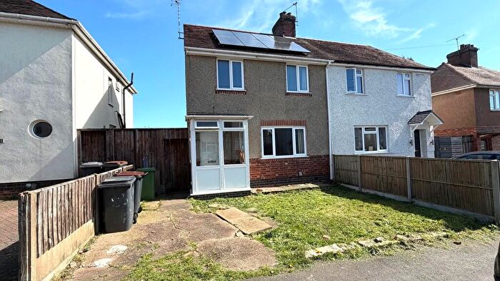 3 Bedroom Semi Detached House For Sale In Hanbury Road, Bedworth, CV12