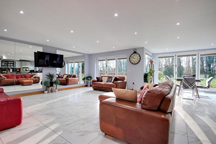 5 Bedroom Detached House For Sale In Mill Road, Swanland, HU14