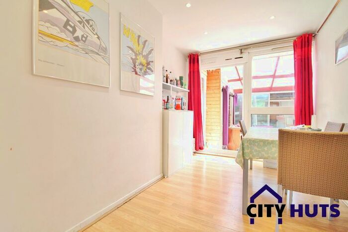 4 Bedroom Maisonette To Rent In Bemerton Estate, London, N1