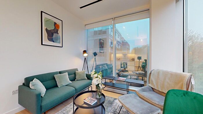 2 Bedroom Flat To Rent In Great West Road, Brentford, TW8