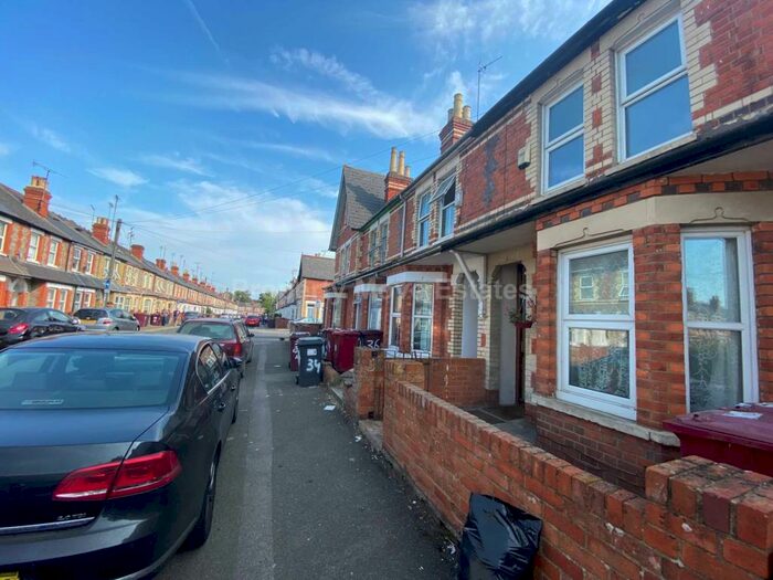 7 Bedroom Terraced House To Rent In Grange Avenue, Reading, RG6