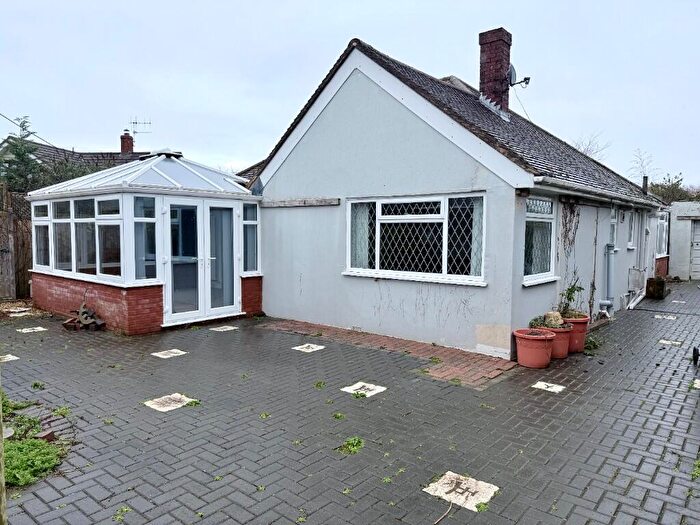 2 Bedroom Detached House For Sale In Pennington, Lymington, Hampshire, SO41