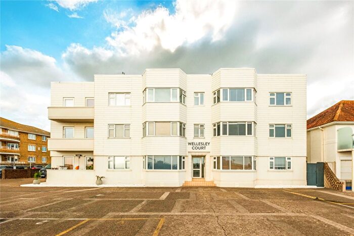 1 Bedroom Flat For Sale In West Parade, Worthing, West Sussex, BN11