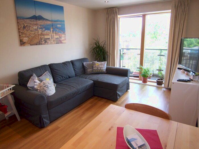1 Bedroom Flat To Rent In Bassett House, Dunsford Road, SW19