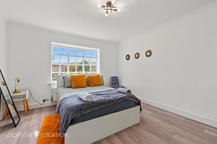 1 Bedroom Maisonette To Rent In Queens Drive, London, N4