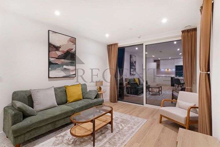 2 Bedroom Flat To Rent In Waterview House, Quay Walk, HA0