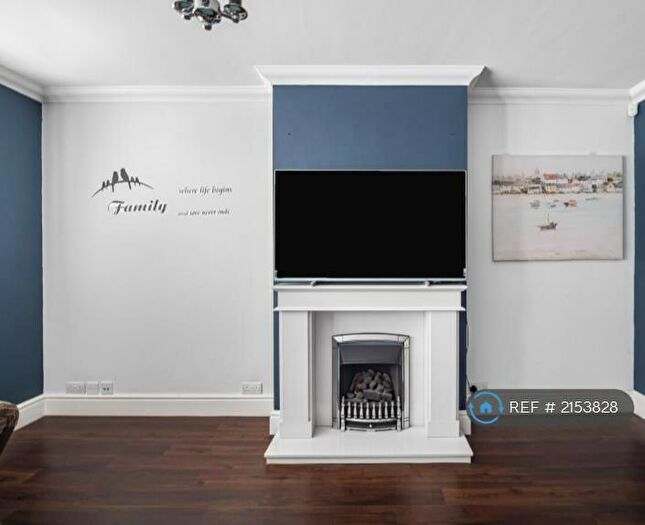 5 Bedroom Semi-Detached House To Rent In Green Lane, Purley, CR8