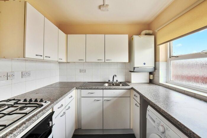 1 Bedroom Flat To Rent In Pembroke Road, London N8