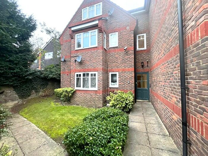 2 Bedroom Flat To Rent In Farley Hill, Luton, Bedfordshire, LU1