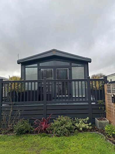 2 Bedroom Mobile/park Home For Sale In Berrow Road, Burnham-On-Sea, TA8