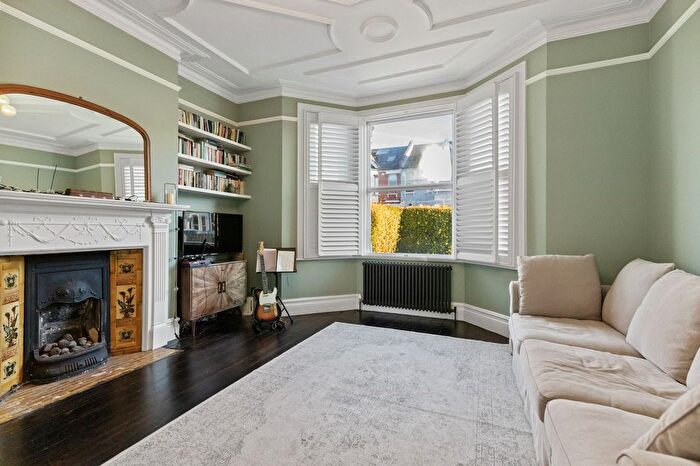 3 Bedroom Flat To Rent In Furness Road, King Edward Park, NW10