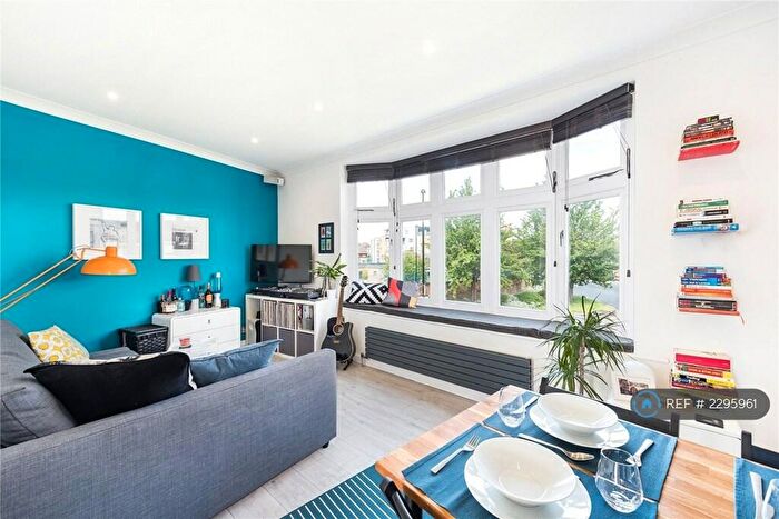 Studio To Rent In Mantle Court, London, SE4