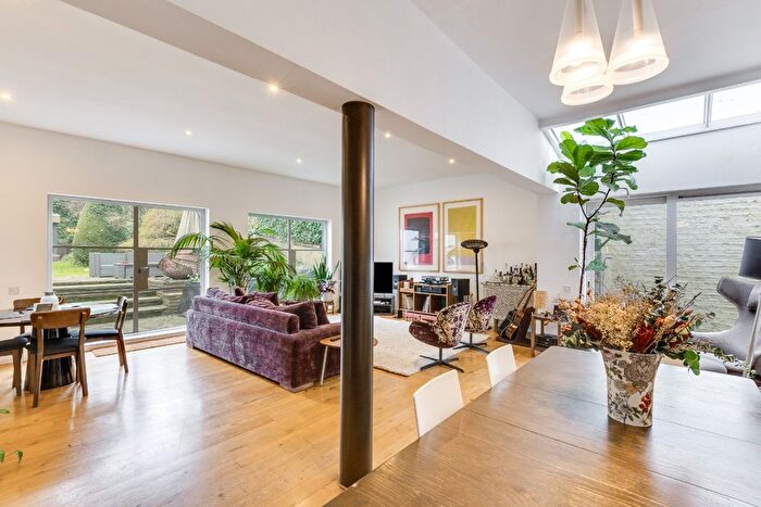 3 Bedroom End Of Terrace House To Rent In Netherhall Gardens, London, NW3