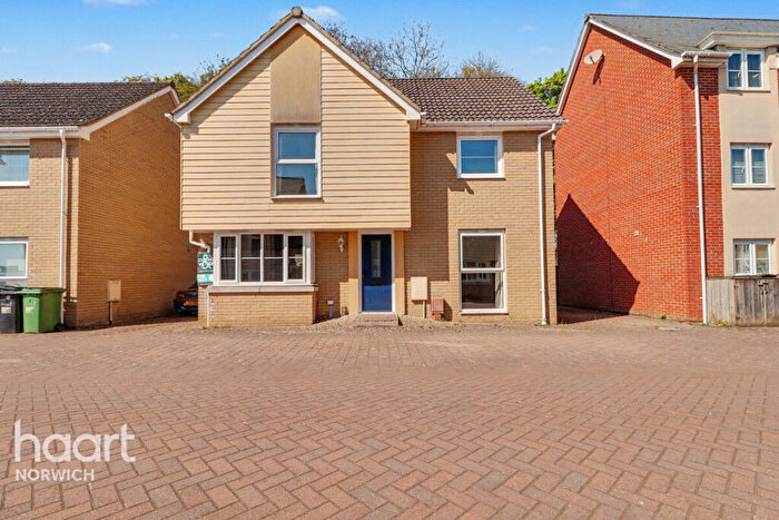 4 Bedroom Detached House For Sale In Silvo Road, Norwich, NR8