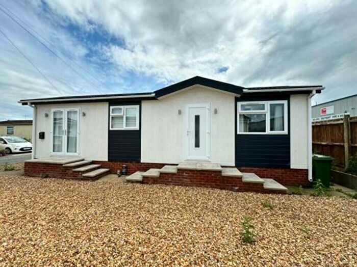 2 Bedroom Mobile Home For Sale In Fengate Mobile Home Park, Peterborough, PE1