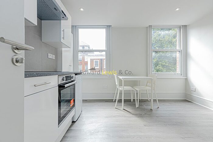 Studio To Rent In Stoke Newington High Street, London, N16