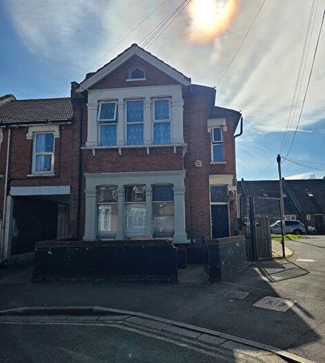 2 Bedroom Flat For Sale In Morris Avenue, London, E12