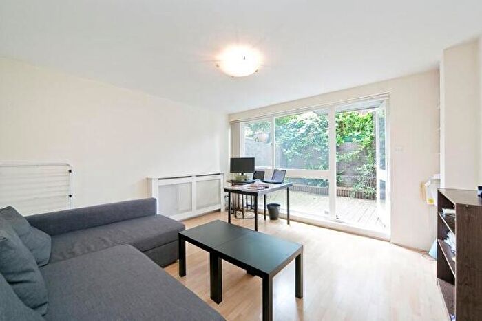 2 Bedroom Maisonette For Sale In Camden Road, Camden, NW1