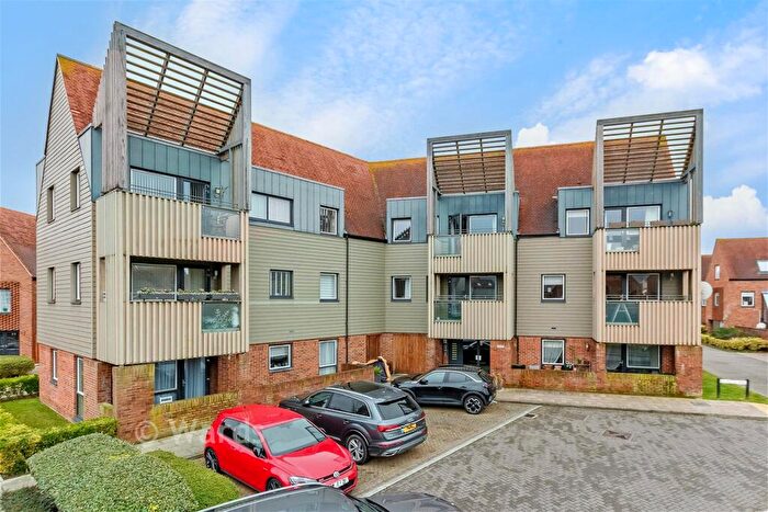 1 Bedroom Flat For Sale In Elliotts Way, Chatham, Kent, ME4