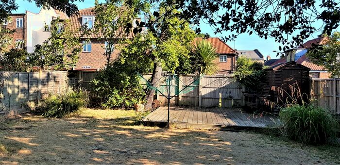 2 Bedroom Flat To Rent In Henry Road, East Barnet, EN4