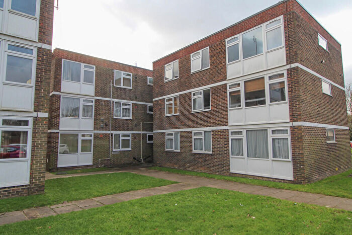 2 Bedroom Apartment For Sale In Juniper Square, Havant, PO9