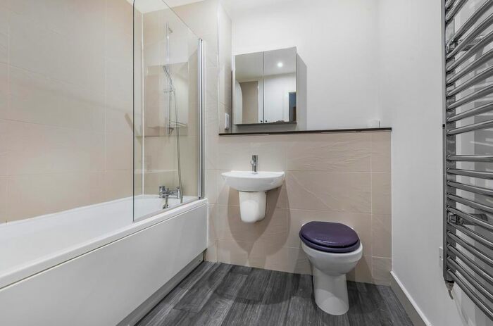 1 Bedroom Flat To Rent In Salford Approach, Salford, M3
