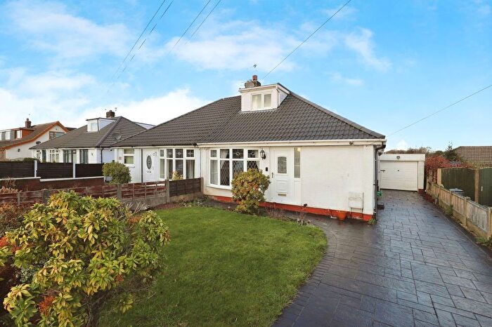 3 Bedroom Semi Detached House For Sale In Pennine Close, Bury, BL8