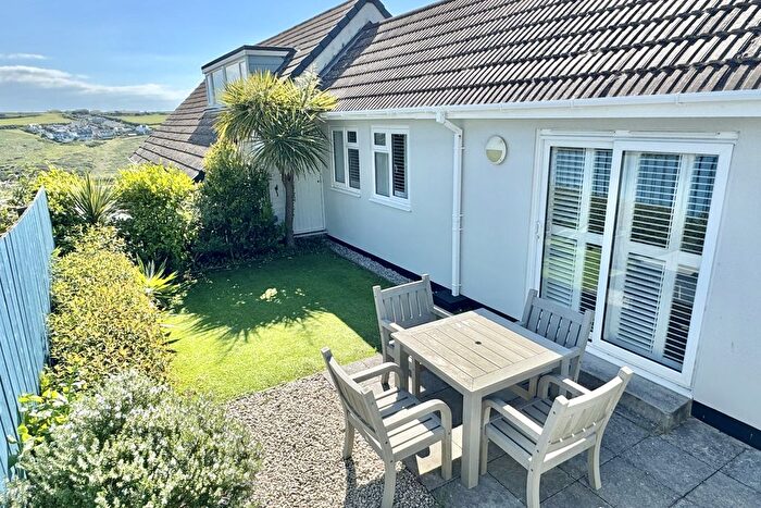 2 Bedroom Flat For Sale In Breakers, Mawgan Porth, TR8