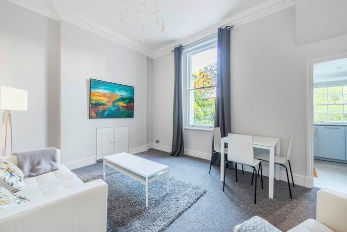 1 Bedroom Flat To Rent In Royal Cresent, Holland Park, London, W11