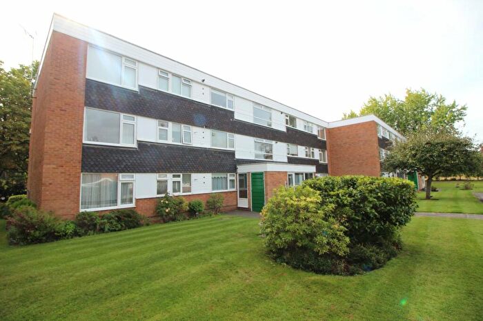 2 Bedroom Flat To Rent In Alder Park Road, Solihull, West Midlands, B91
