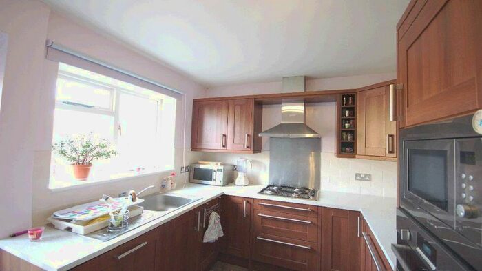 3 Bedroom Terraced House To Rent In Torrington Road, RG2