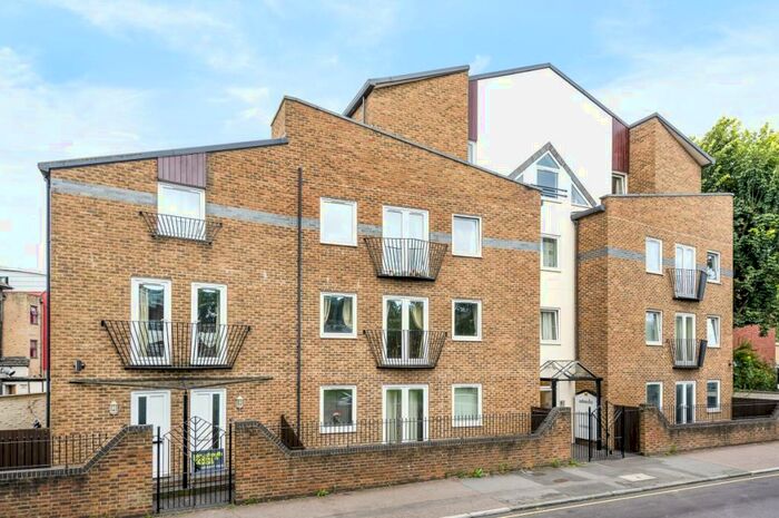 2 Bedroom Flat To Rent In Dacre Park Lewisham, SE13