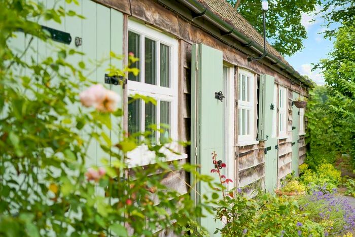 2 Bedroom Flat To Rent In West Stowell, Marlborough, SN8