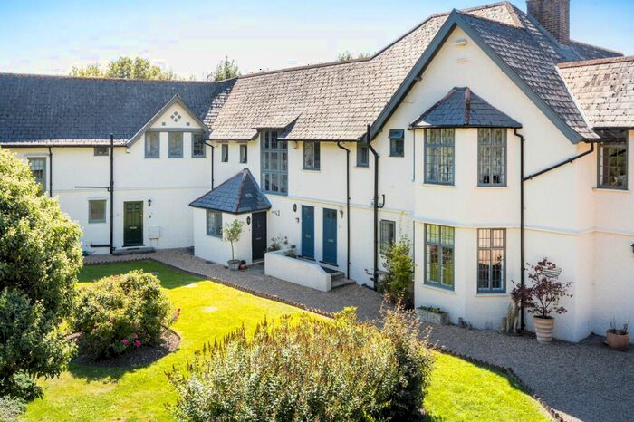 2 Bedroom Apartment For Sale In Danemore Lane, South Godstone, RH9