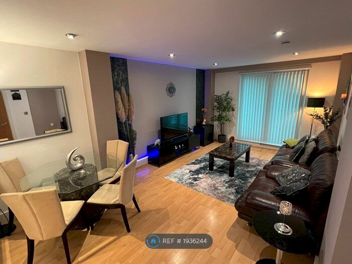 2 Bedroom Flat To Rent In St. George Wharf, London, SW8