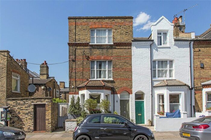 2 Bedroom Flat To Rent In Colestown Street, London, SW11
