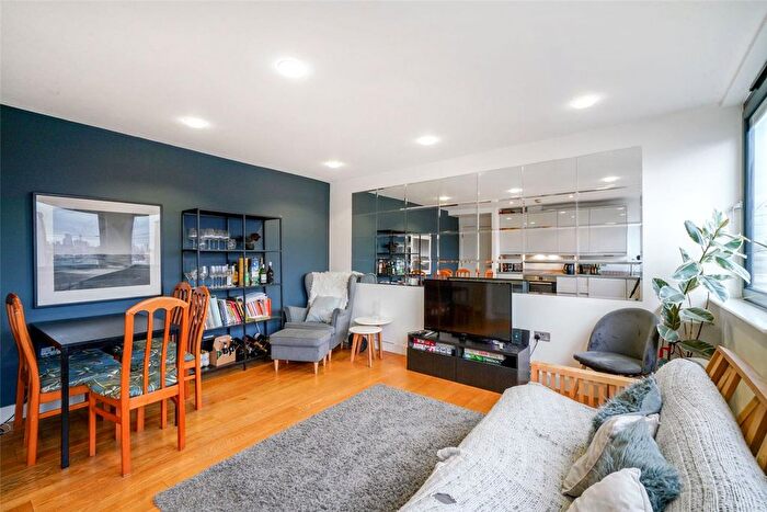 2 Bedroom Flat For Sale In Grafton Road, London, NW5